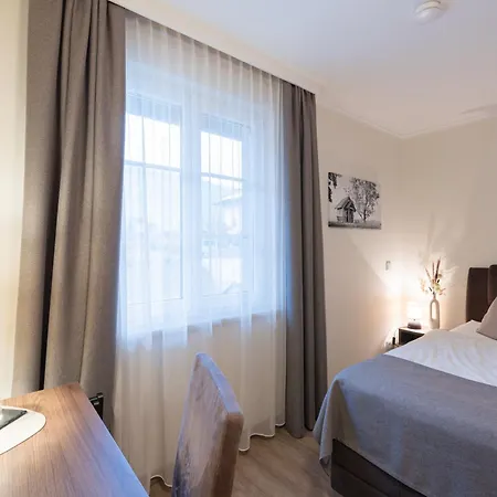 Schliefauhof 3*